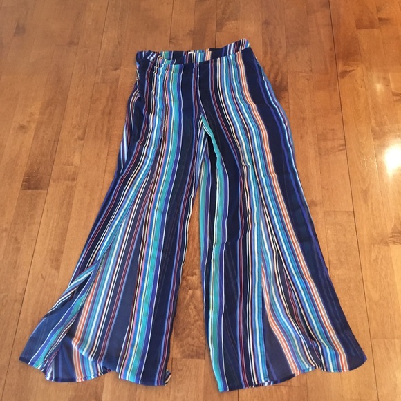 Wide legged stripped pants with two slits - Picture 2 of 3
